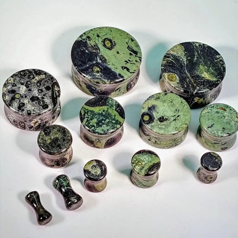 1 PAIR GREEN EYE STONE PLUGS